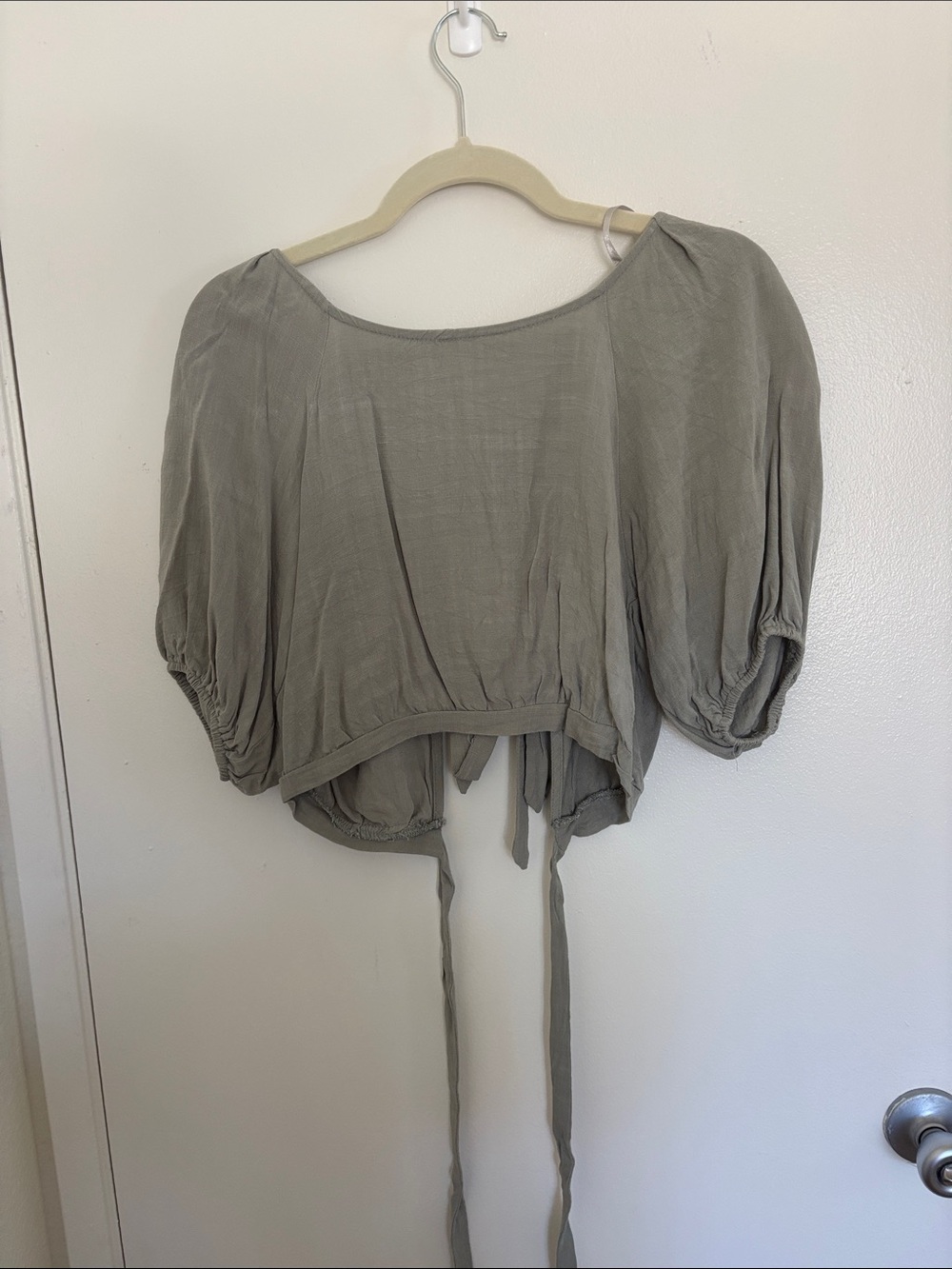 West of Melrose Women's Cropped Tie-Back Puff Sleeve Top - Gray